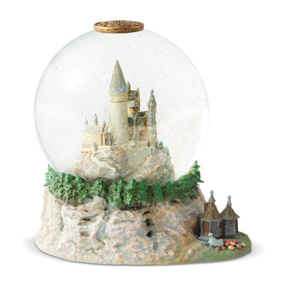 Wizarding World of Harry Potter | Hogwarts Castle w/ Hagrid Hut | Waterball