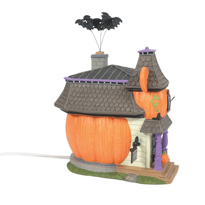 Disney Village | Mickey's Haunted Manor | Village