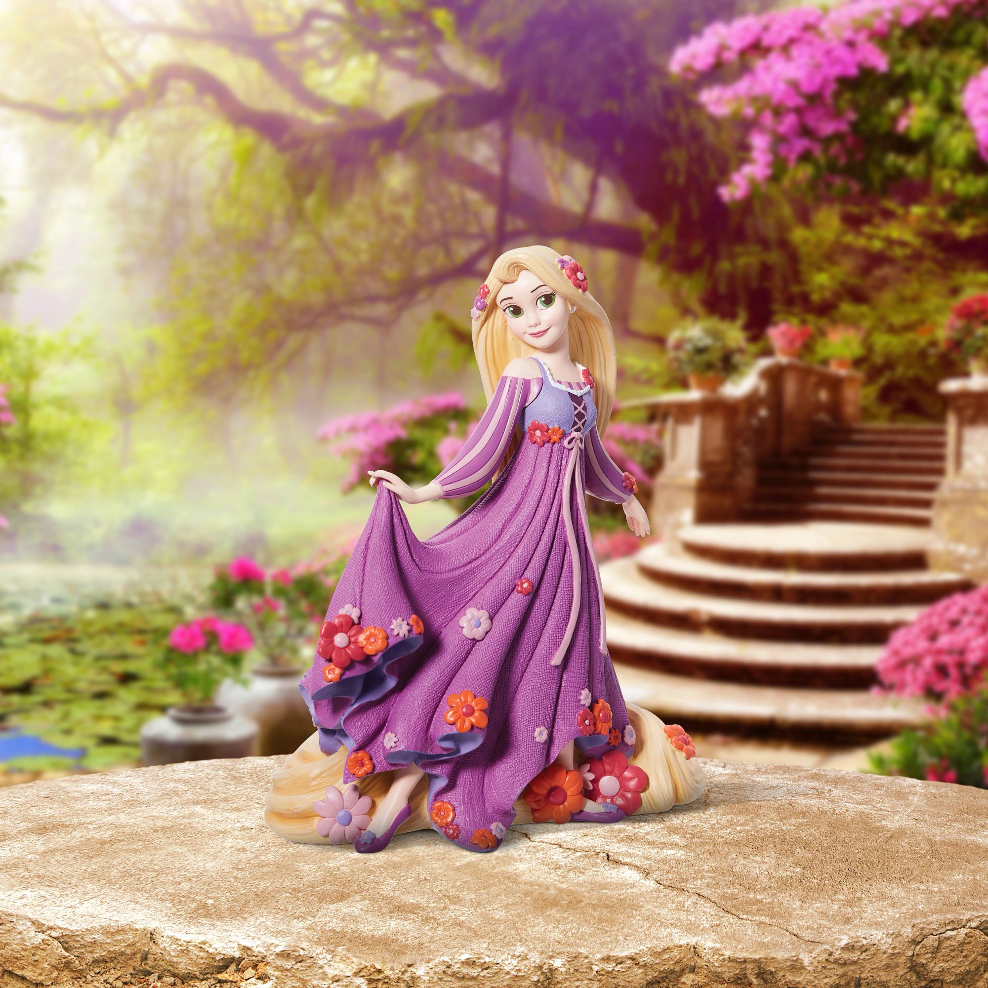 Disney Showcase | Rapunzel from Tangled | Figurine – Enesco